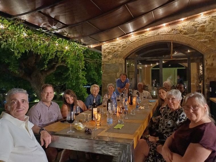 retreat dinners al fresco in tuscan hills